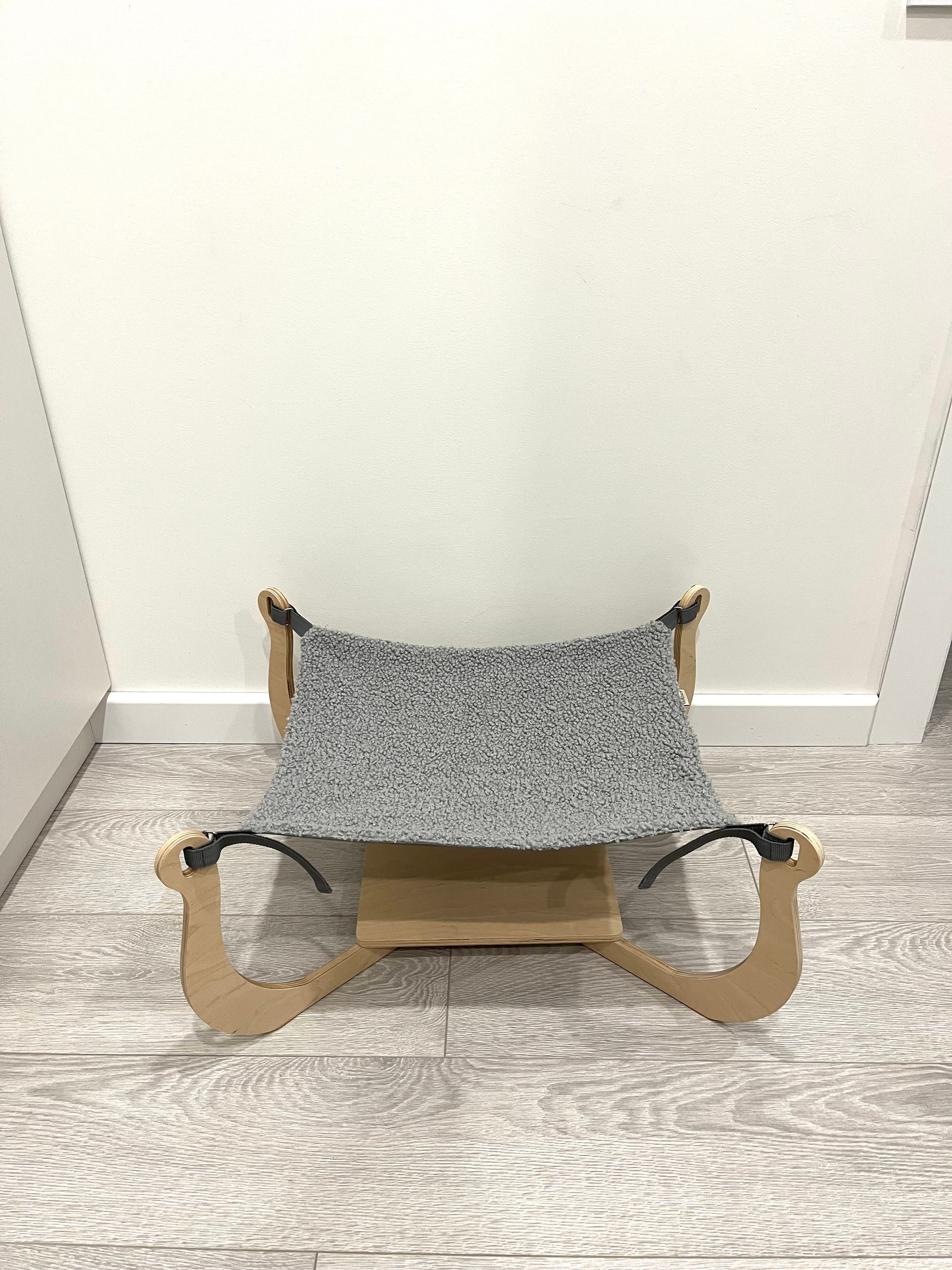 👉 OASIS – Struttura in legno per amaca per gatti (senza tessuto)