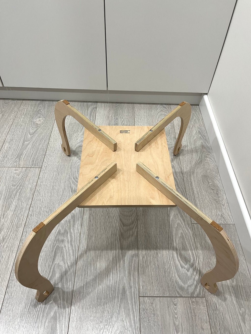 👉 OASIS – Struttura in legno per amaca per gatti (senza tessuto)